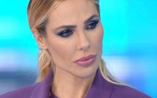 Ilary Blasi denuncia- Solospettacolo