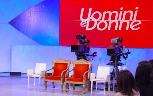 Uomini e Donne, lo studio - Solospettacolo.it