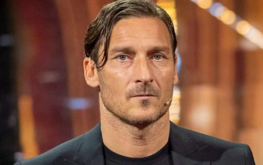 Francesco-Totti-a-letto-con-altra-donna-Solospettacolo.it