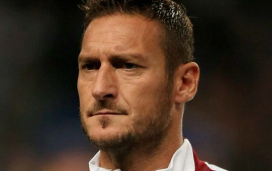 Francesco-totti-geloso-cotta-Chanel-Solospettacolo.it