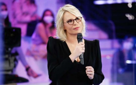 MARIA-DE-FILIPPI-Ballerino-nel-traffico-Solospettacolo.it