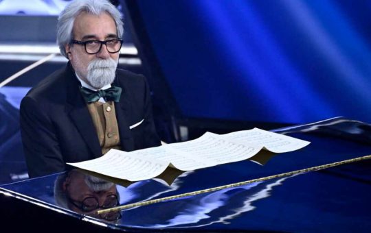 beppe-vessicchio-fulmine-ciel-sereno-Solospettacolo.it