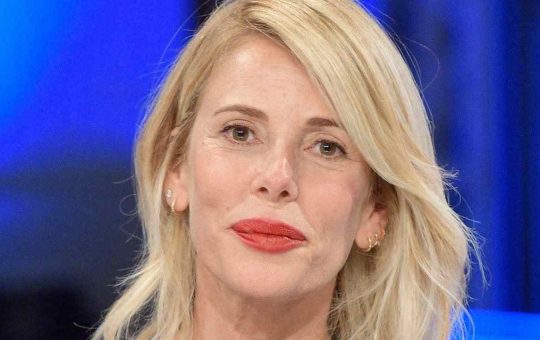 alessia-marcuzzi-pietrificata-dal-dolore-Solospettacolo.it