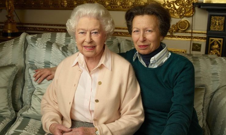 La Regina Elisabetta con la Principessa Anna - SoloSpettacolo.it