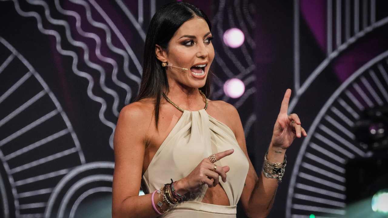 Rai scommette su Elisabetta Gregoraci ma va male: il programma già a rischio